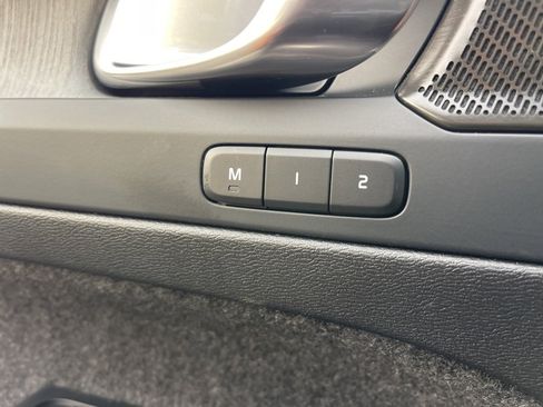 Used 2024 Volvo XC40 B5 Plus w/ Protection Package Premier image 19