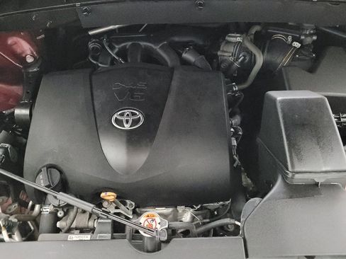 Used 2018 Toyota Highlander LE image 30