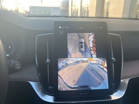 Used 2025 Volvo XC90 B6 Plus image 23