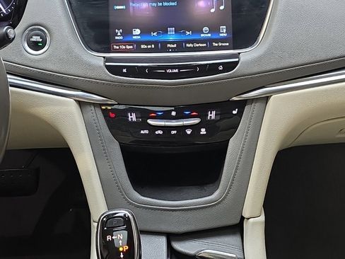 Used 2017 Cadillac XT5 Luxury w/ Driver Awareness Package image 19