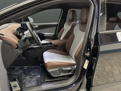 Used 2023 Volkswagen ID.4 Pro image 4