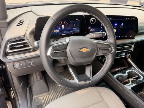Used 2025 Chevrolet Traverse LT w/ LPO, Floor Liner Package FWD image 15