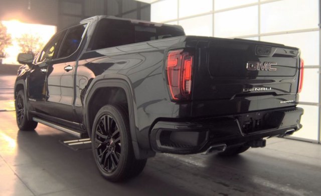Used 2023 GMC Sierra 1500 Denali w/ Technology Package AWD/4WD image 3