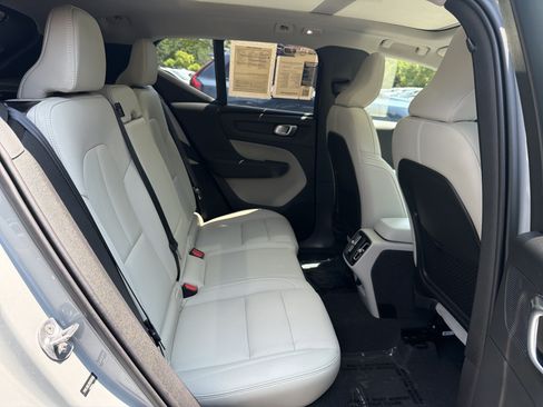 Certified 2024 Volvo XC40 B5 Plus w/ Climate Package AWD/4WD image 33