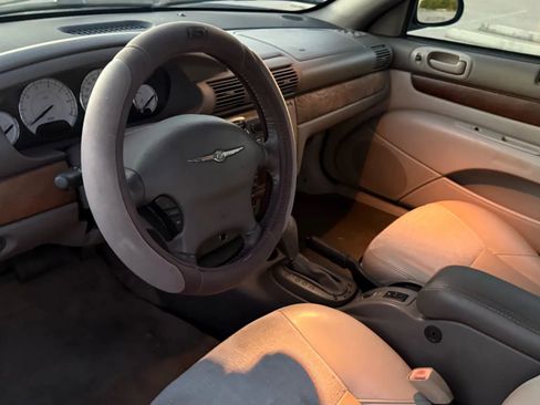 Used 2006 Chrysler Sebring Limited image 10