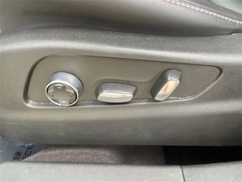 Used 2024 Cadillac XT4 Premium Luxury image 7