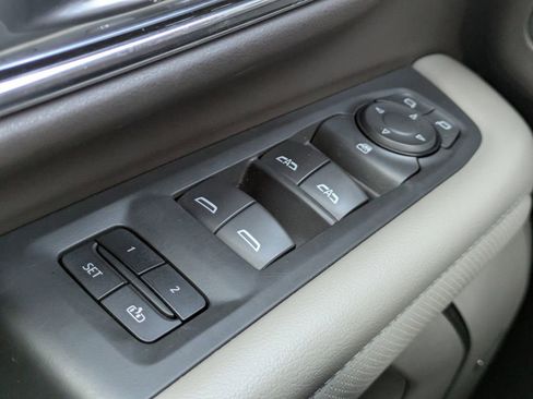 Used 2023 GMC Yukon XL SLT image 26