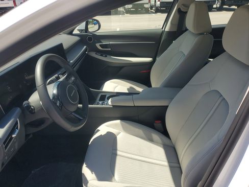 Used 2026 Hyundai Sonata SEL FWD image 15