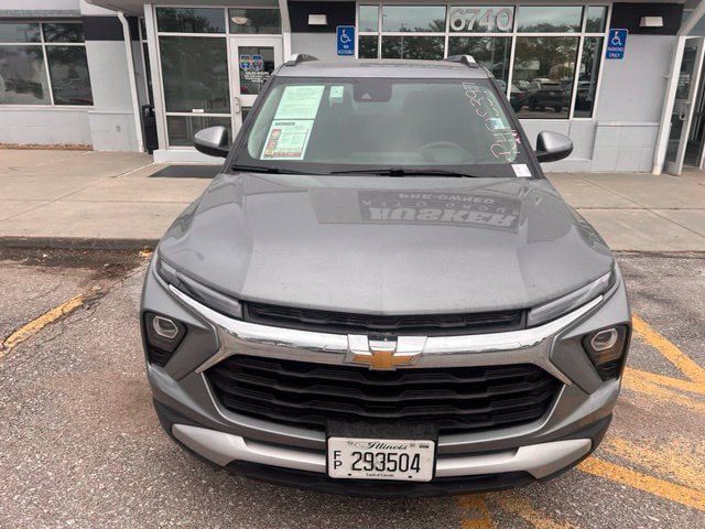 Used 2025 Chevrolet TrailBlazer LT w/ Driver Confidence Package AWD/4WD image 2