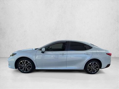 Used 2026 Toyota Camry XLE AWD/4WD image 8