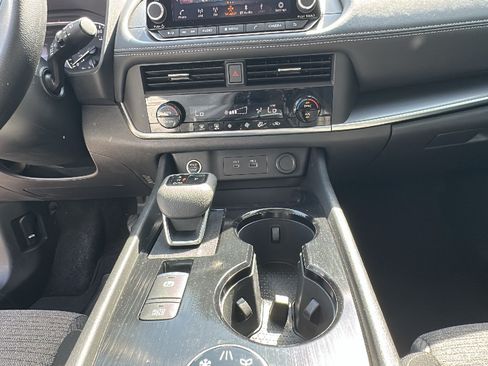 Used 2023 Nissan Rogue SV AWD/4WD image 19