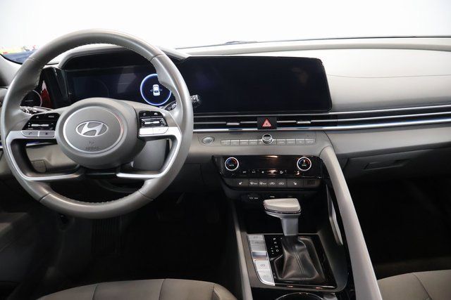 Used 2025 Hyundai Elantra SEL FWD image 13