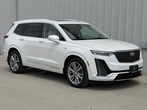Used 2024 Cadillac XT6 Premium Luxury w/ Technology Package AWD/4WD image 2