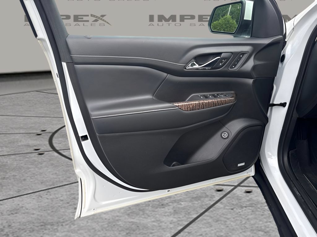 Used 2021 GMC Acadia Denali w/ Denali Technology Package FWD image 19
