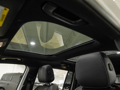 Used 2024 Mercedes-Benz GLB 35 AMG 4MATIC image 5