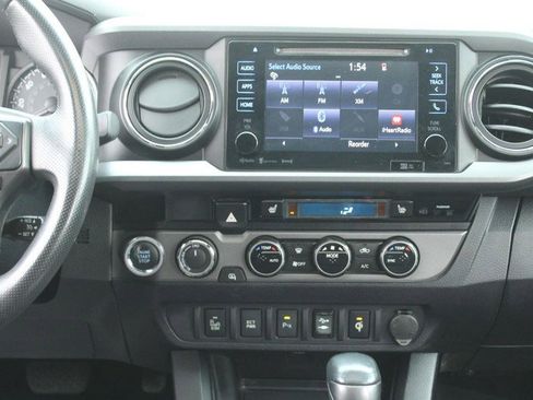 Used 2017 Toyota Tacoma TRD Sport image 16