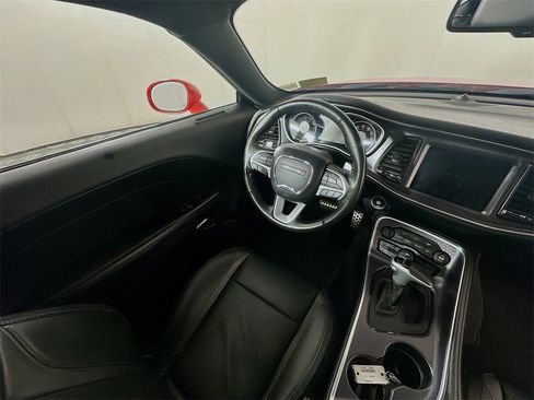 Used 2018 Dodge Challenger GT w/ Driver Convenience Group image 9