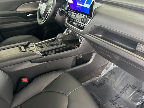 Certified 2024 Toyota Grand Highlander XLE image 21