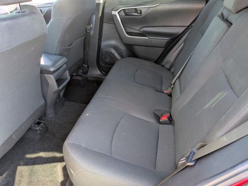 Used 2019 Toyota RAV4 LE image 15