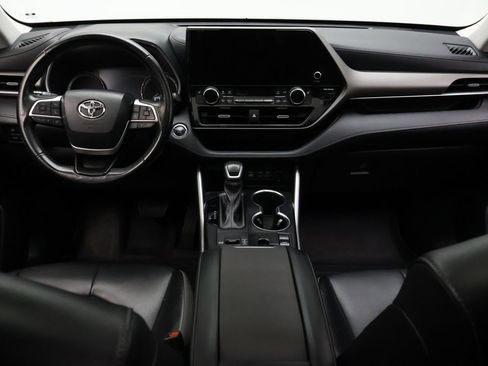 Used 2023 Toyota Highlander XLE FWD image 24