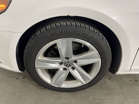 Used 2013 Volkswagen CC Sport image 25