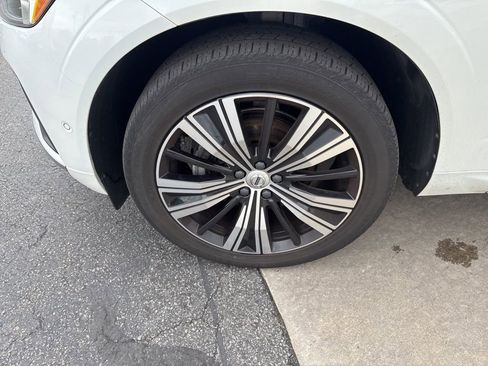 Used 2023 Volvo XC60 B5 Plus image 11