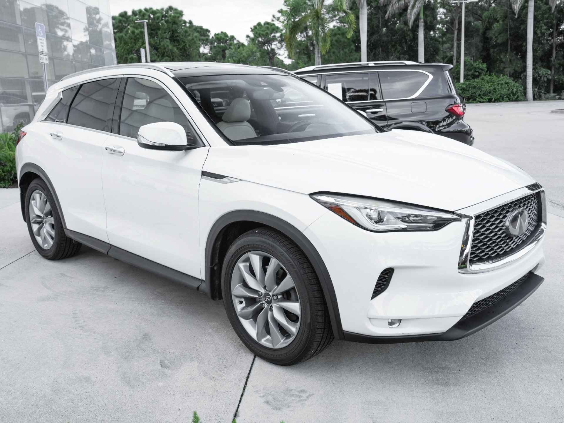 Used 2020 INFINITI QX50 Luxe w/ Navigation Package FWD image 21
