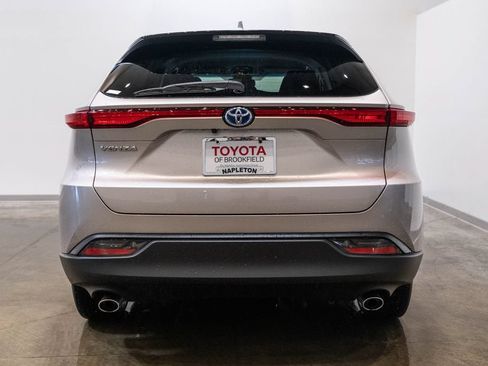 Certified 2024 Toyota Venza LE AWD/4WD image 8