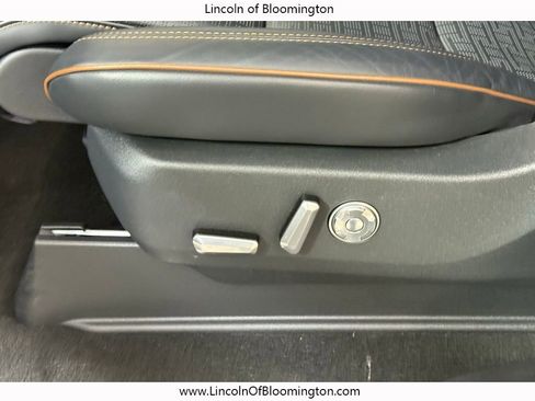 Used 2025 Lincoln Navigator Black Label image 17