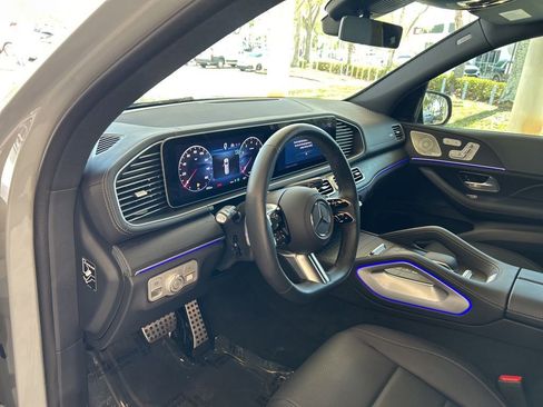 Used 2025 Mercedes-Benz GLS 450 4MATIC w/ AMG Line Exterior image 6