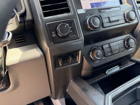 Used 2020 Ford F350 XLT w/ XLT Premium Package AWD/4WD image 7