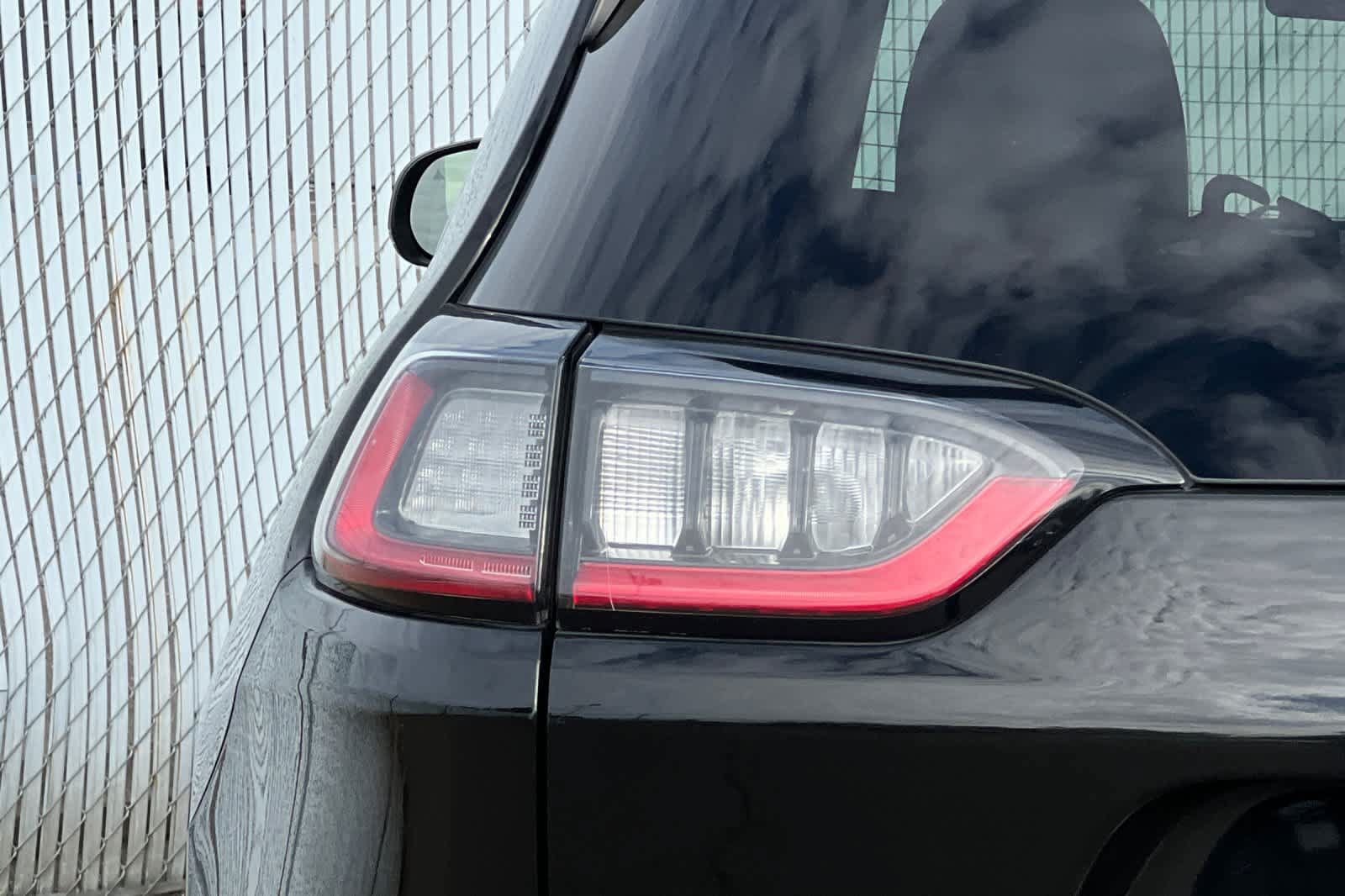 Used 2019 Jeep Cherokee Latitude Plus FWD image 23