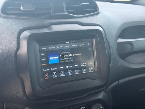 Used 2019 Jeep Renegade Latitude w/ Popular Equipment Group image 21