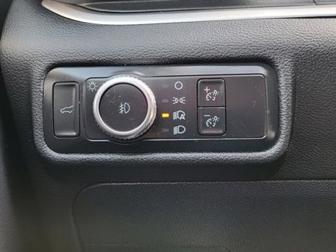 Used 2022 Ford Explorer XLT w/ Equipment Group 202A image 18