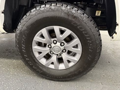 Certified 2017 Toyota Tacoma SR5 image 19