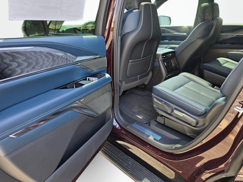 New 2025 Cadillac Escalade IQ Luxury 2 AWD/4WD image 18