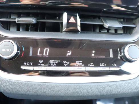 Used 2026 Toyota Corolla LE FWD image 31