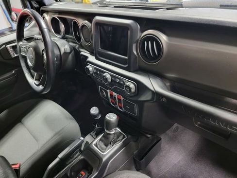 Used 2018 Jeep Wrangler Unlimited Sport S AWD/4WD image 16