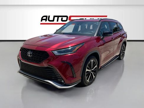 Used 2022 Toyota Highlander XSE FWD image 3
