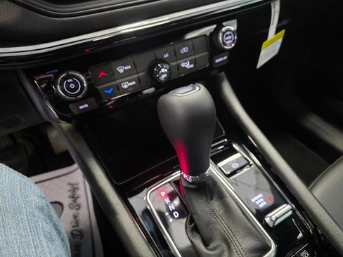 New 2026 Jeep Compass Latitude image 18