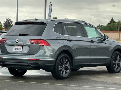 Certified 2022 Volkswagen Tiguan SE image 4