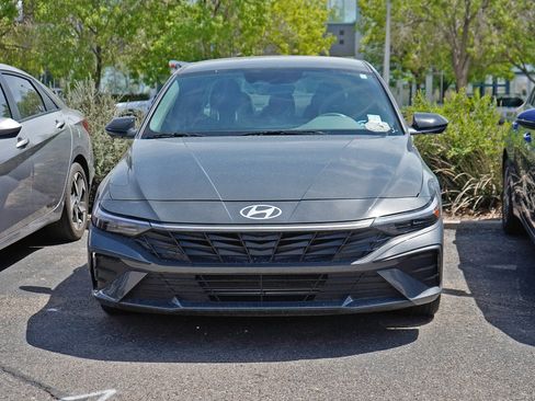 Used 2025 Hyundai Elantra Sport image 3