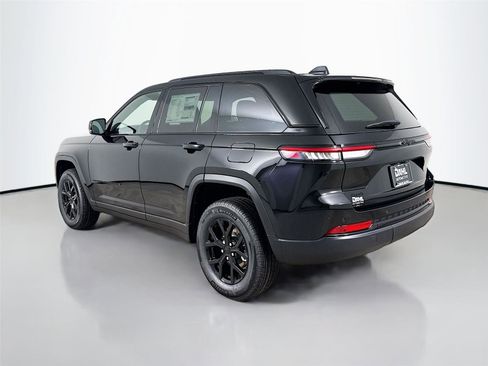 New 2025 Jeep Grand Cherokee Altitude image 5