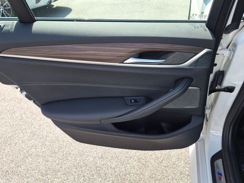 Used 2022 BMW 530i w/ M Sport Package RWD image 27