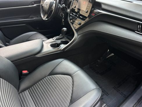 Used 2021 Toyota Camry SE FWD image 14