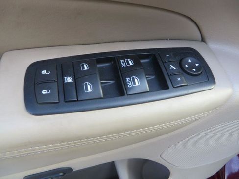 Used 2017 Jeep Grand Cherokee Overland AWD/4WD image 13