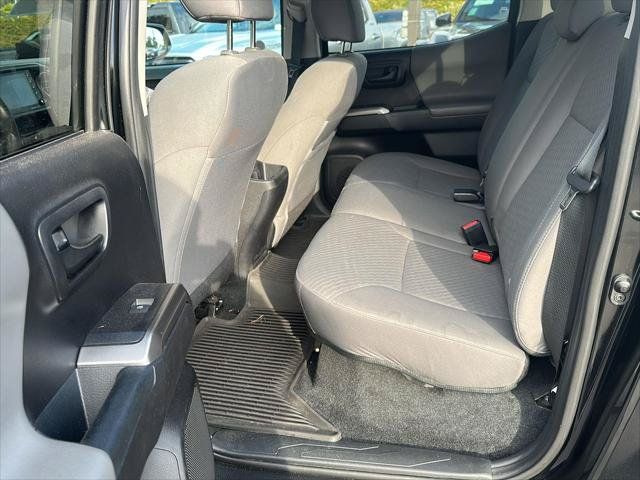 Certified 2021 Toyota Tacoma SR5 AWD/4WD image 11