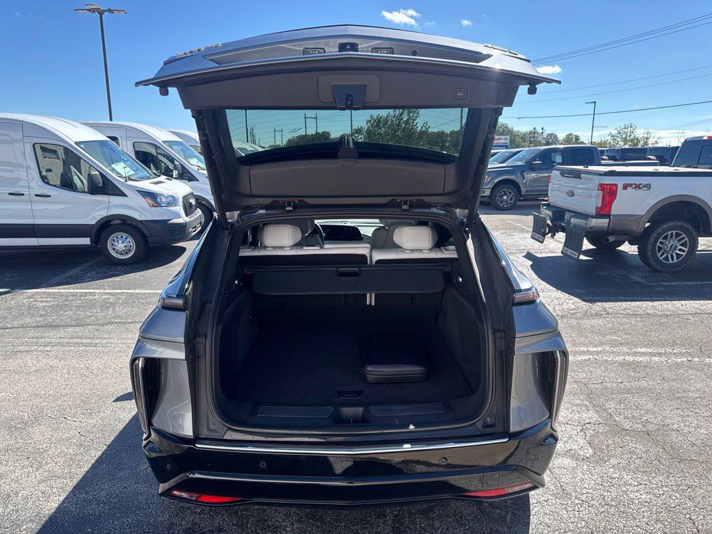 Used 2023 Cadillac Lyriq 2WD image 41