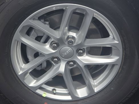 New 2025 Jeep Grand Cherokee Laredo X w/ Luxury Tech Group I image 11