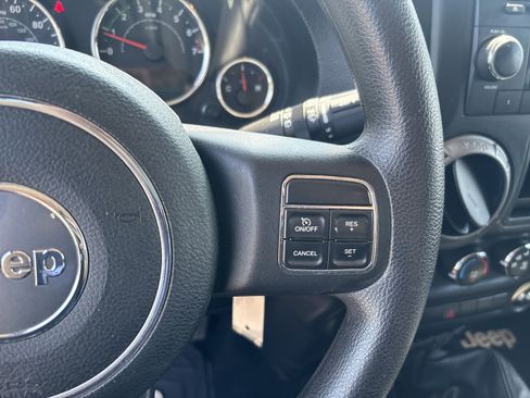 Used 2012 Jeep Wrangler Sport AWD/4WD image 12